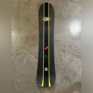 Mens Salomon snowboard